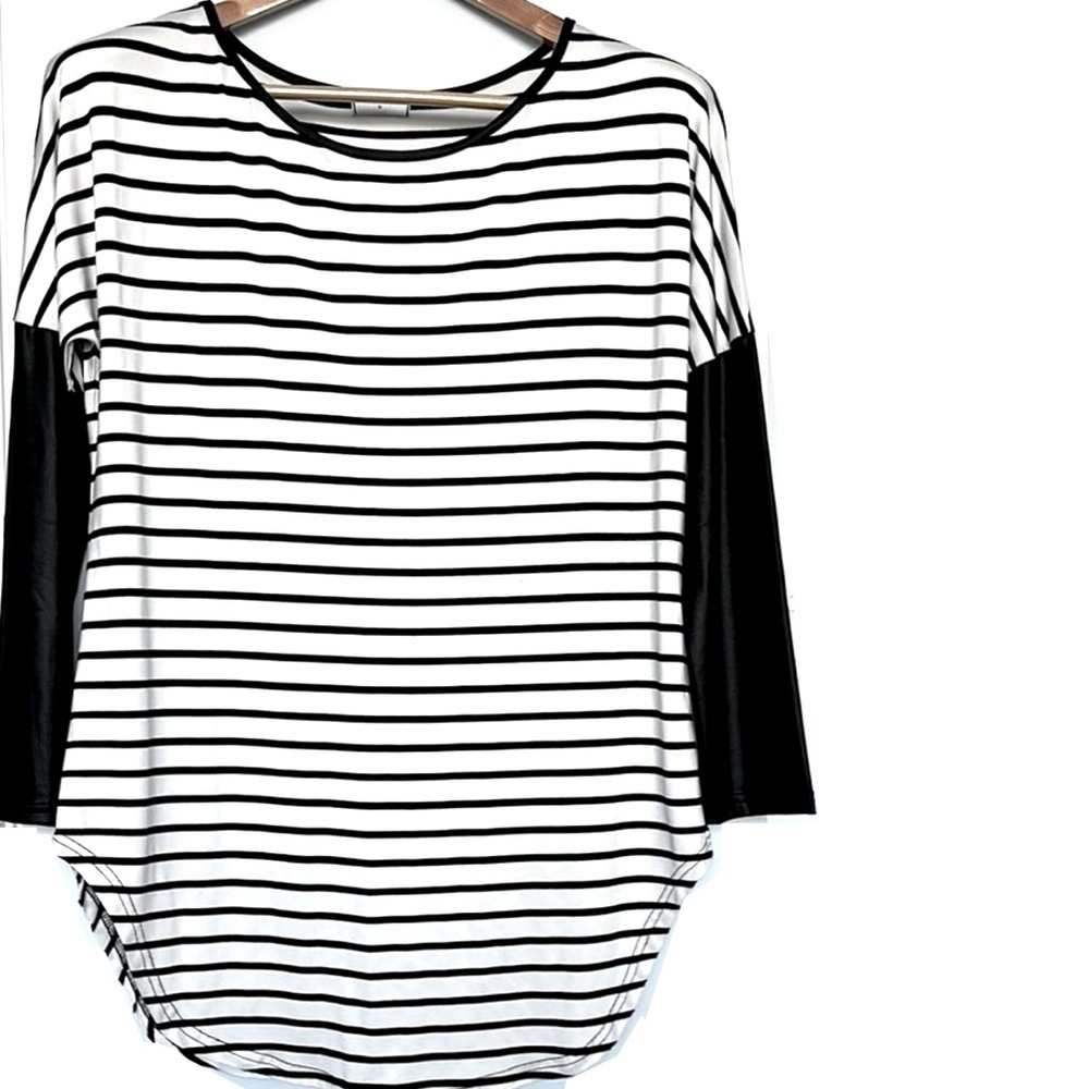 SHEIN Black and White Raglan 3/4 Sleeve Tee